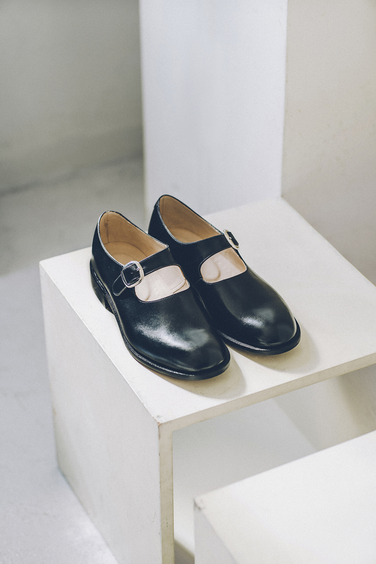 One strap shoes | DELMONACO